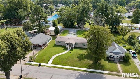 Tiny photo for 1006 S Land Street, Harrisburg, IL 62946 (MLS # EB458937)