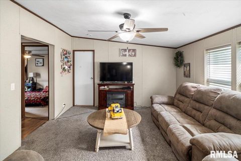 Tiny photo for 1006 S Land Street, Harrisburg, IL 62946 (MLS # EB458937)