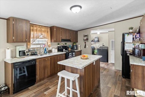 Tiny photo for 1006 S Land Street, Harrisburg, IL 62946 (MLS # EB458937)