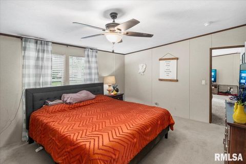 Tiny photo for 1006 S Land Street, Harrisburg, IL 62946 (MLS # EB458937)