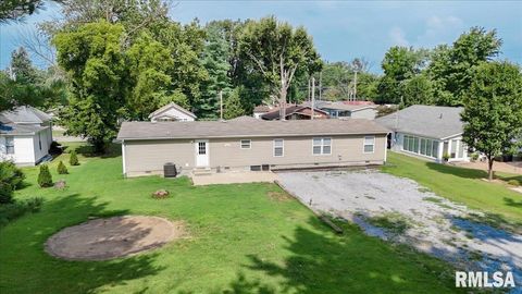Tiny photo for 1006 S Land Street, Harrisburg, IL 62946 (MLS # EB458937)