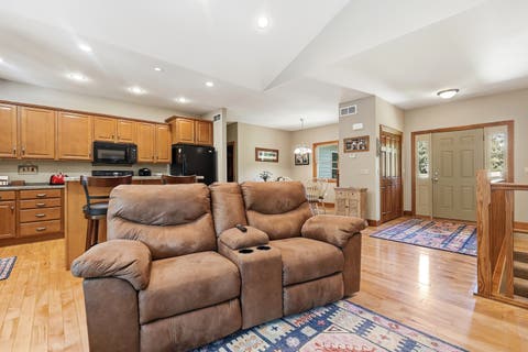 Tiny photo for 4 N Acorn Court, Galena, IL 61036 (MLS # 12700226)