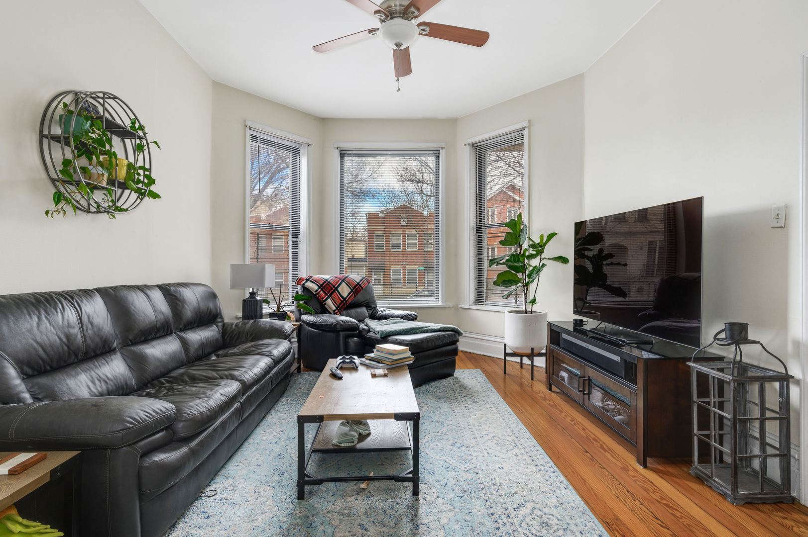 1657 N Bell Avenue 1F