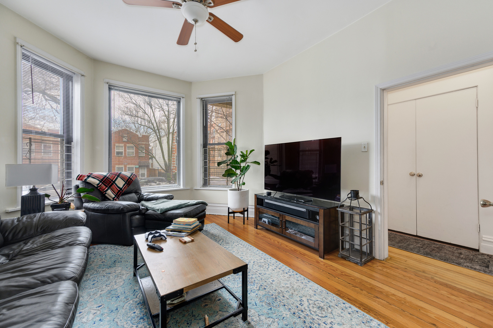 1657 N Bell Avenue 1F