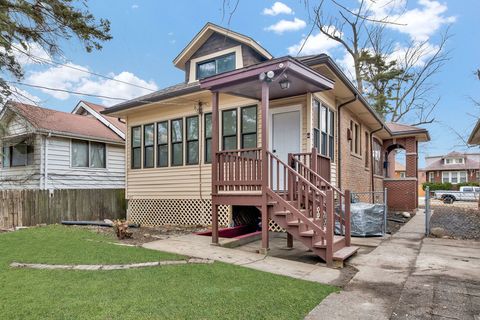 Tiny photo for 11630 S Hale Avenue, Chicago, IL 60643 (MLS # 12576365)