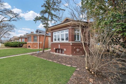 Tiny photo for 11630 S Hale Avenue, Chicago, IL 60643 (MLS # 12576365)