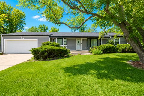 Photo of 1635 Dun Lo Drive, Arlington Heights, IL 60004 (MLS # 12625230)