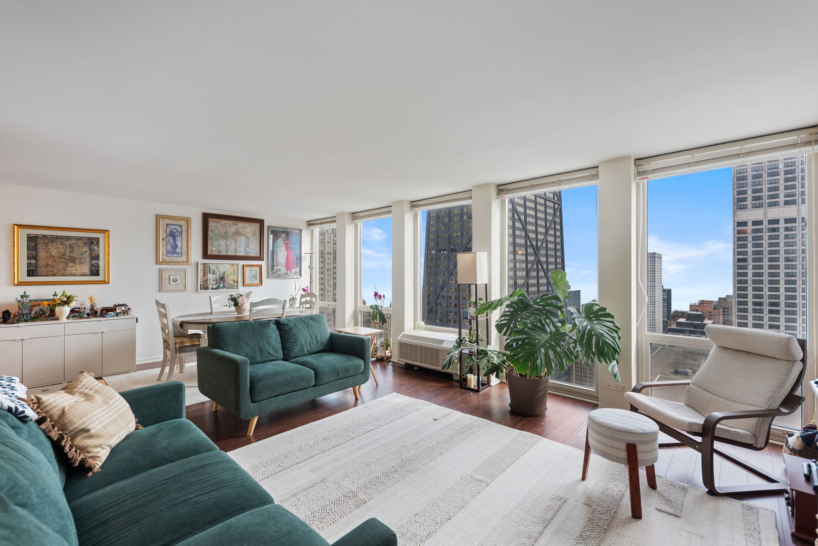 111 E Chestnut Street 37F