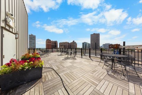 Tiny photo for 3900 N PINE GROVE Avenue #910, Chicago, IL 60613 (MLS # 12521223)