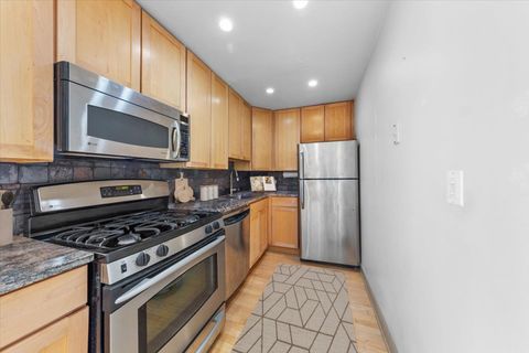 Tiny photo for 3900 N PINE GROVE Avenue #910, Chicago, IL 60613 (MLS # 12521223)