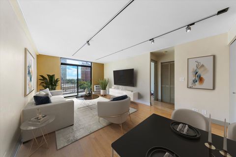 Tiny photo for 3900 N PINE GROVE Avenue #910, Chicago, IL 60613 (MLS # 12521223)