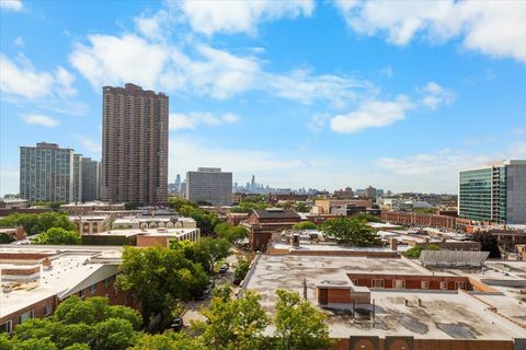 Tiny photo for 3900 N PINE GROVE Avenue #910, Chicago, IL 60613 (MLS # 12521223)