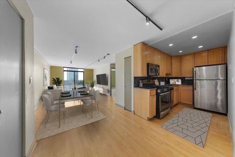 Tiny photo for 3900 N PINE GROVE Avenue #910, Chicago, IL 60613 (MLS # 12521223)