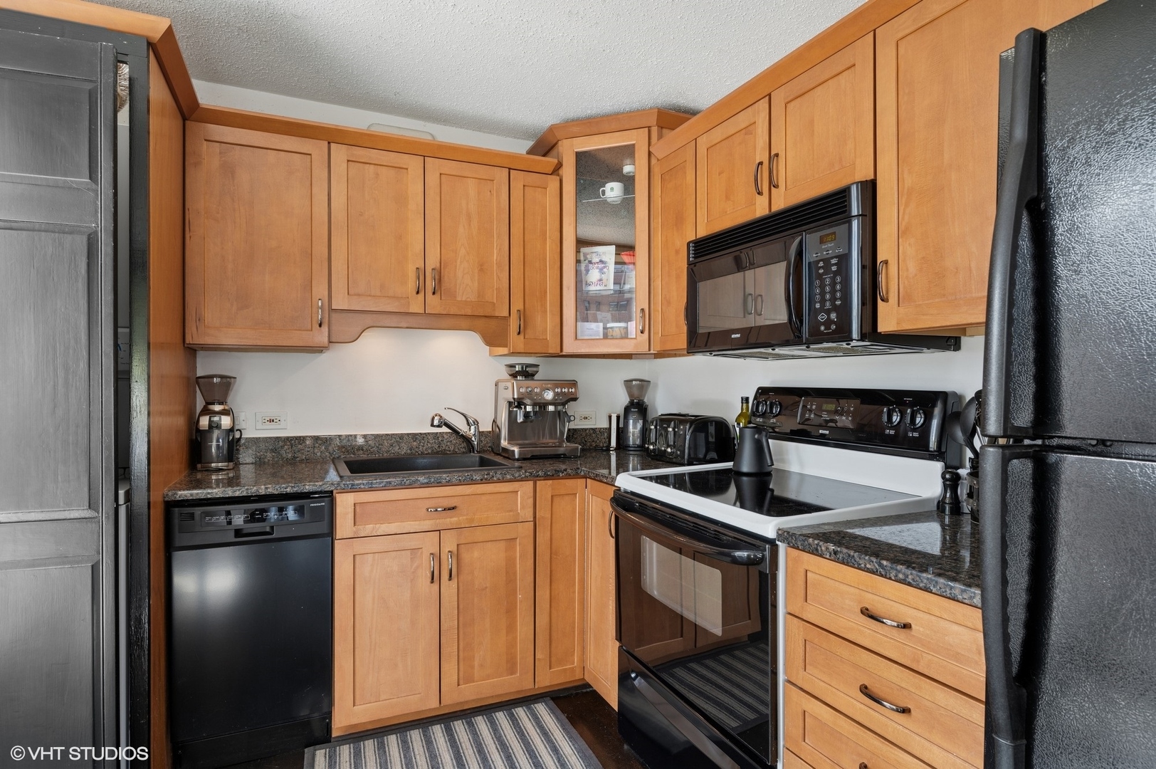 1212 N LaSalle Drive 802