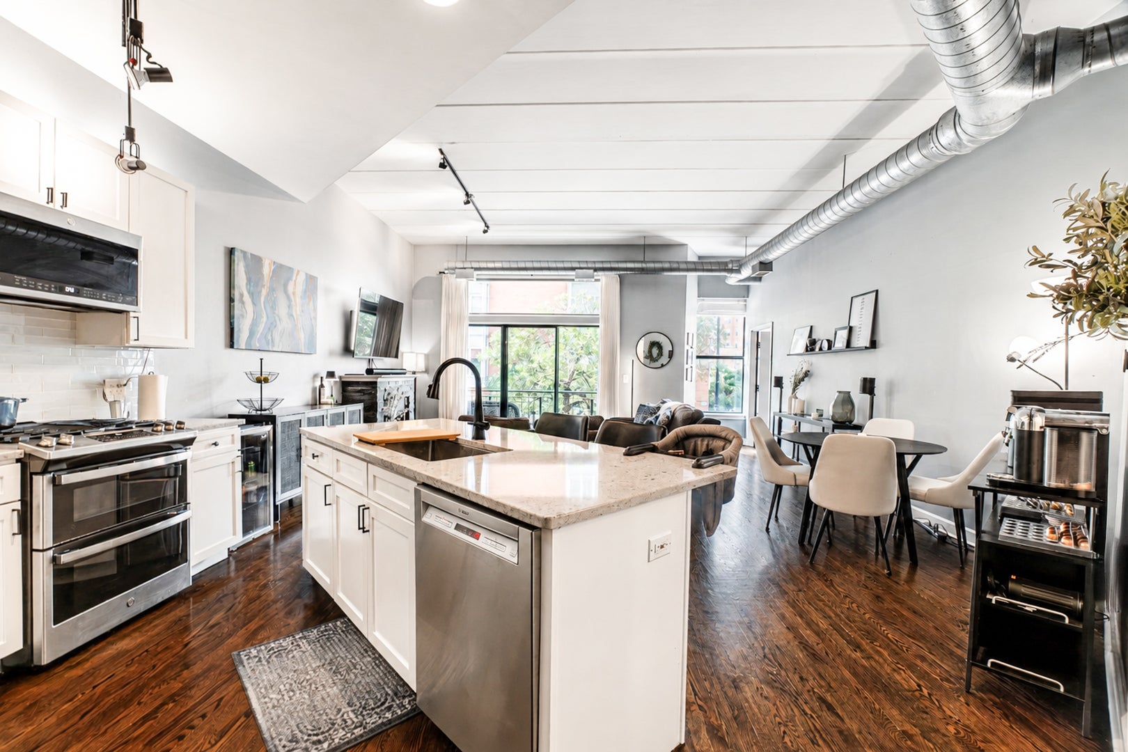 936 W Madison Street D2