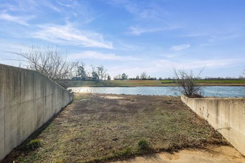 Tiny photo for 5476 Waterway Dr Drive, Pinckneyville, IL 62274 (MLS # 100000355)