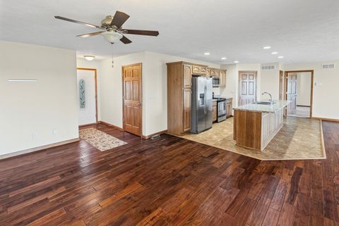 Tiny photo for 5476 Waterway Dr Drive, Pinckneyville, IL 62274 (MLS # 100000355)