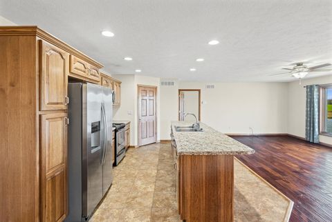 Tiny photo for 5476 Waterway Dr Drive, Pinckneyville, IL 62274 (MLS # 100000355)