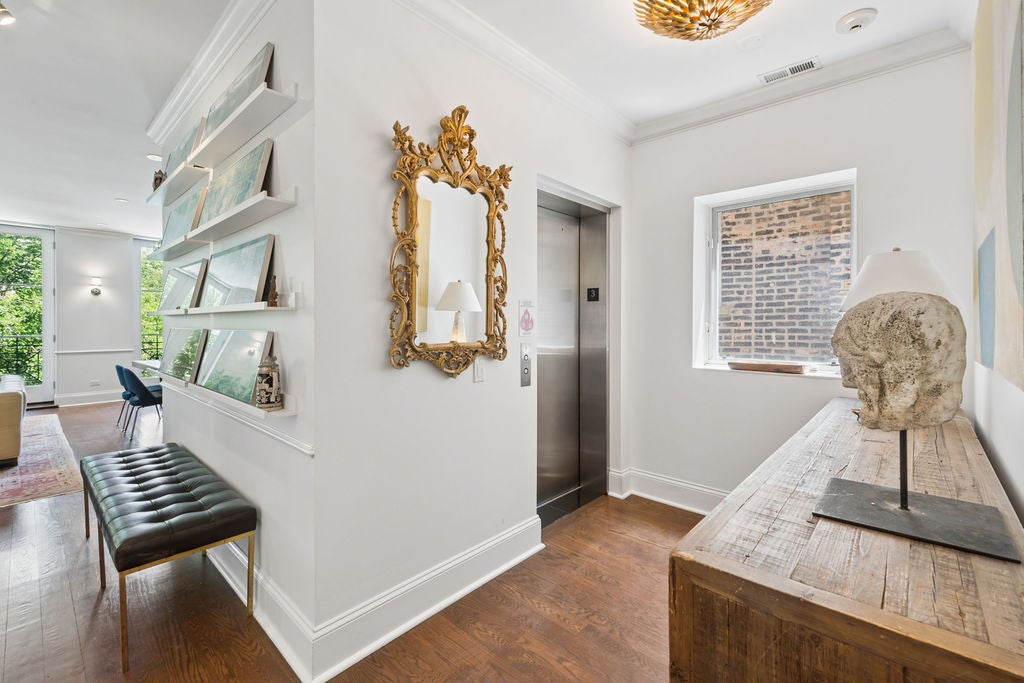 1418 N LaSalle Drive 3