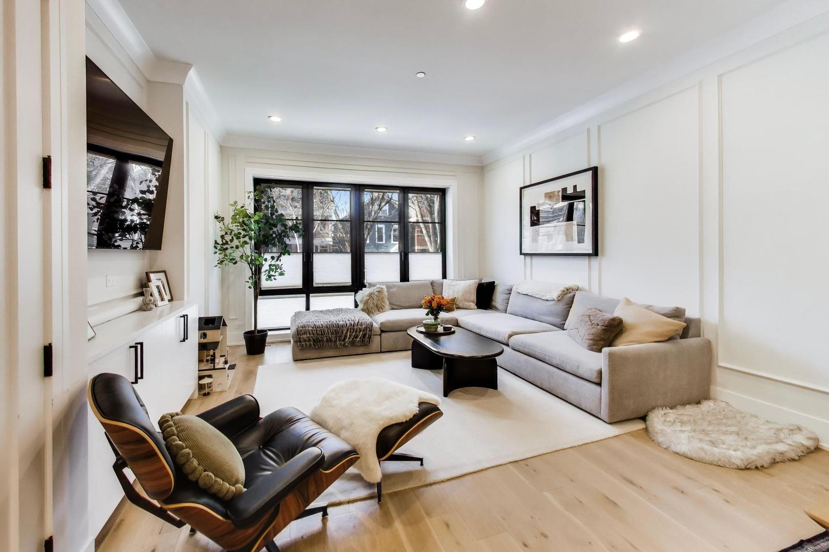 3219 N Seminary Avenue 1N