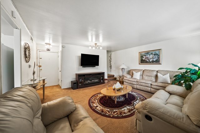 253 W 46th Street