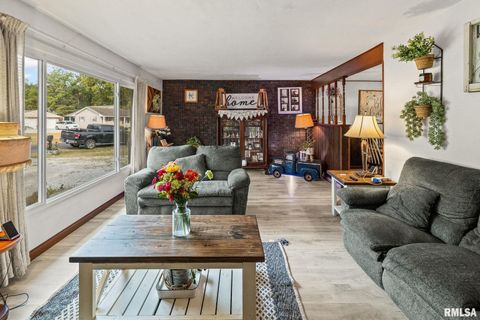 Tiny photo for 17 CRESTWOOD Drive, Centralia, IL 62801 (MLS # EB459811)