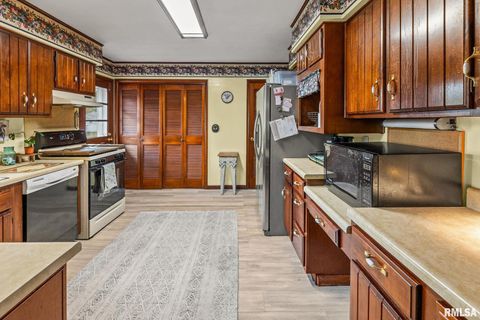 Tiny photo for 17 CRESTWOOD Drive, Centralia, IL 62801 (MLS # EB459811)