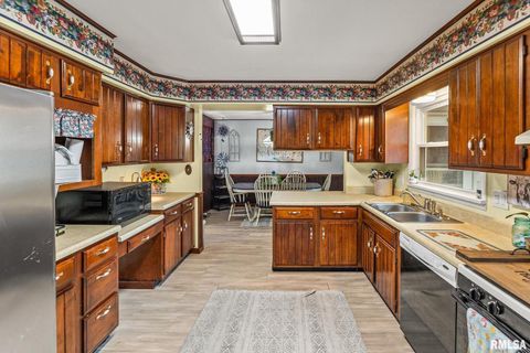 Tiny photo for 17 CRESTWOOD Drive, Centralia, IL 62801 (MLS # EB459811)