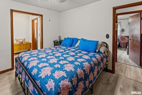 Tiny photo for 17 CRESTWOOD Drive, Centralia, IL 62801 (MLS # EB459811)