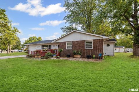 Photo of 17 CRESTWOOD Drive, Centralia, IL 62801 (MLS # EB459811)