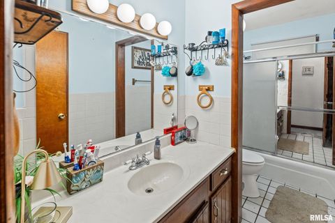 Tiny photo for 17 CRESTWOOD Drive, Centralia, IL 62801 (MLS # EB459811)