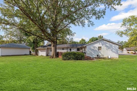 Tiny photo for 17 CRESTWOOD Drive, Centralia, IL 62801 (MLS # EB459811)