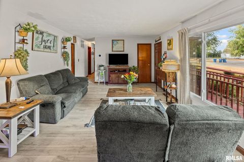 Tiny photo for 17 CRESTWOOD Drive, Centralia, IL 62801 (MLS # EB459811)