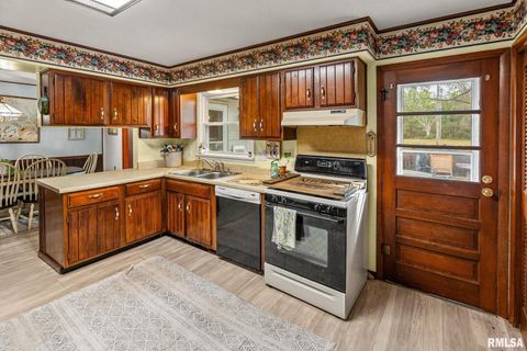 Tiny photo for 17 CRESTWOOD Drive, Centralia, IL 62801 (MLS # EB459811)