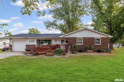 Tiny photo for 17 CRESTWOOD Drive, Centralia, IL 62801 (MLS # EB459811)