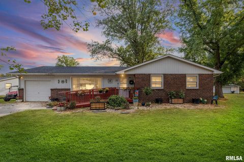 Tiny photo for 17 CRESTWOOD Drive, Centralia, IL 62801 (MLS # EB459811)