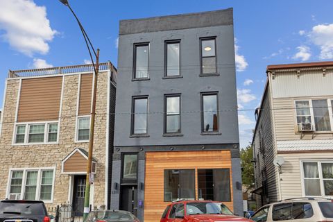 1310 W Erie Street 2 Chicago IL 60642