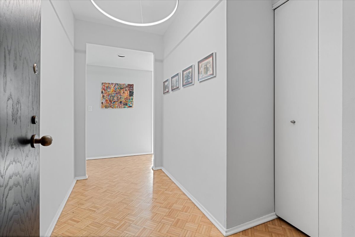 100 E Bellevue Place 25C