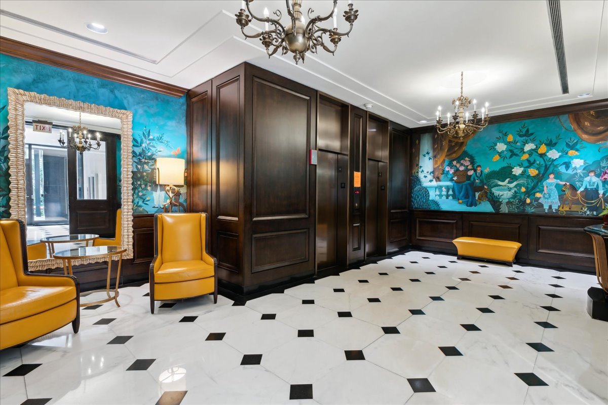 100 E Bellevue Place 25C