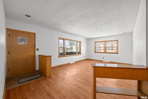 Tiny photo for 1901 W 38TH Street, Davenport, IA 25806 (MLS # QC4269910)