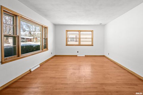 Tiny photo for 1901 W 38TH Street, Davenport, IA 25806 (MLS # QC4269910)