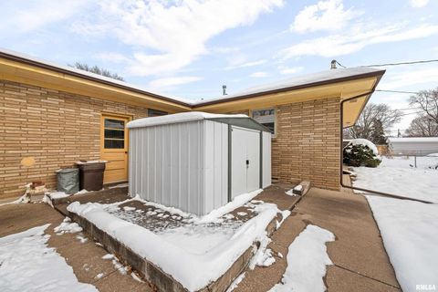 Tiny photo for 1901 W 38TH Street, Davenport, IA 25806 (MLS # QC4269910)