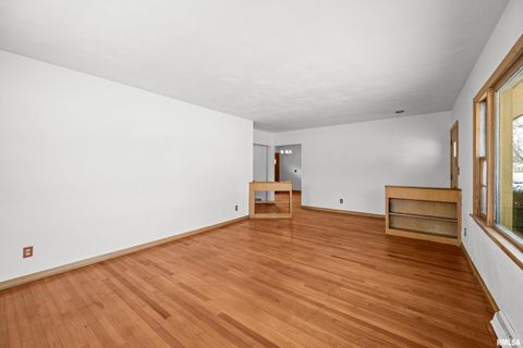 Tiny photo for 1901 W 38TH Street, Davenport, IA 25806 (MLS # QC4269910)