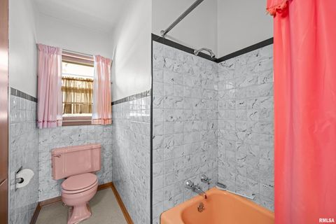 Tiny photo for 1901 W 38TH Street, Davenport, IA 25806 (MLS # QC4269910)