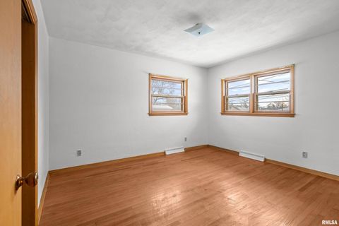 Tiny photo for 1901 W 38TH Street, Davenport, IA 25806 (MLS # QC4269910)