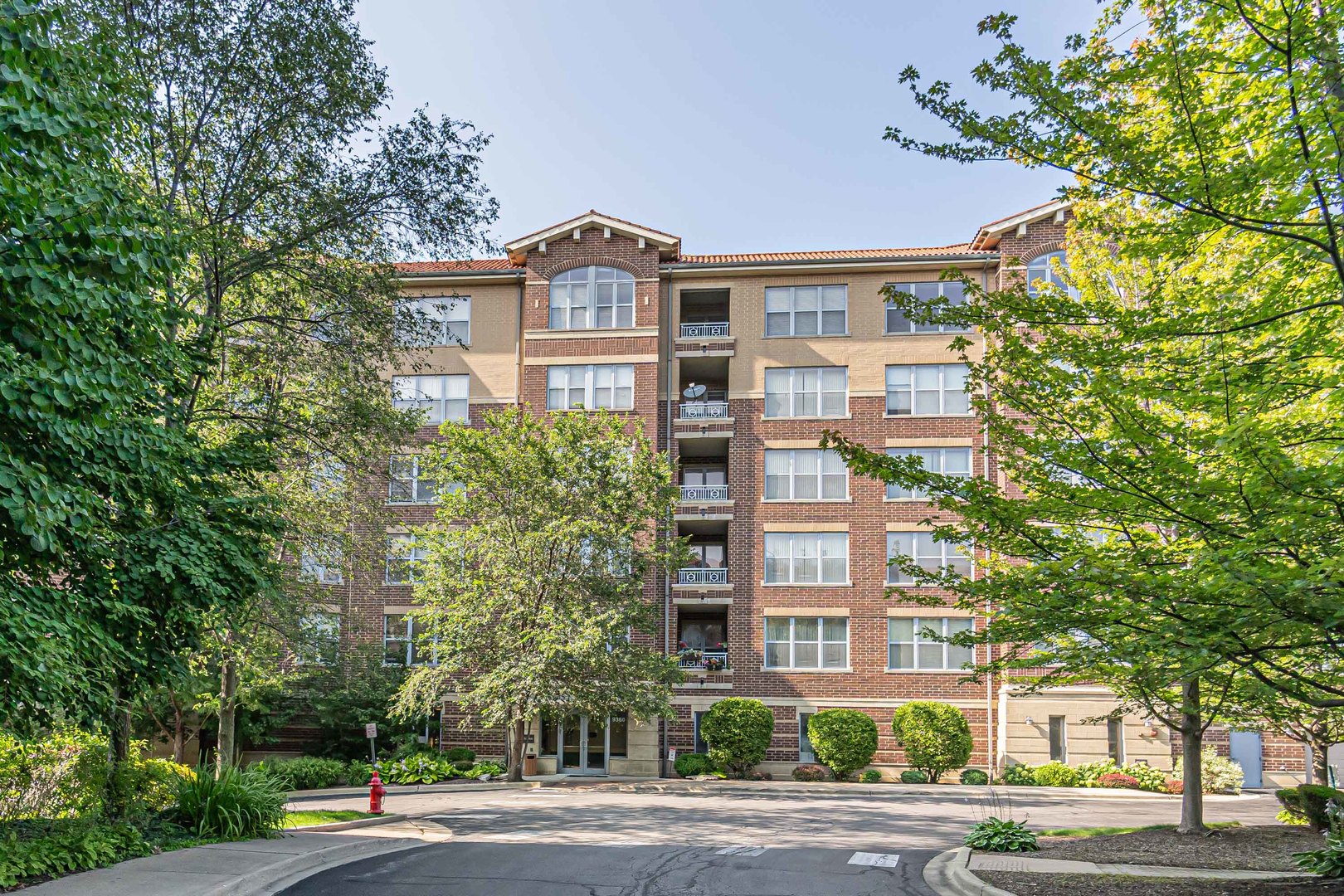 View Skokie, IL 60077 condo