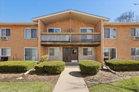 Photo of 701 S Elmhurst Road #H, Des Plaines, IL 60016 (MLS # 12720640)