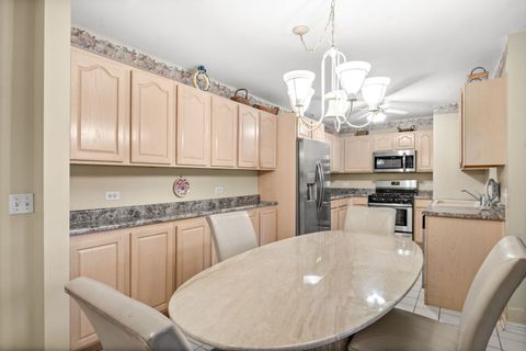 Tiny photo for 115 Hunt Club Drive #114N, St. Charles, IL 60174 (MLS # 12602106)