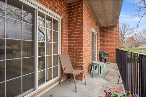 Tiny photo for 115 Hunt Club Drive #114N, St. Charles, IL 60174 (MLS # 12602106)