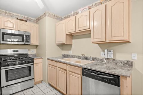 Tiny photo for 115 Hunt Club Drive #114N, St. Charles, IL 60174 (MLS # 12602106)